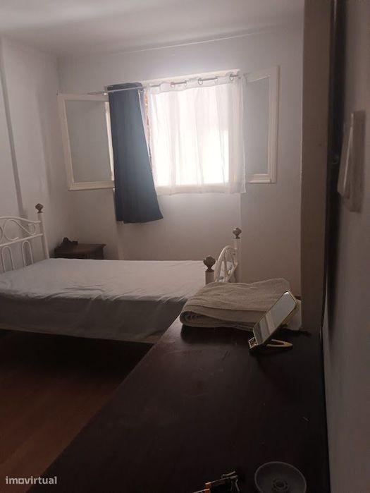 Arrenda-se Quarto Individual com  serventia de WC sem cozinha