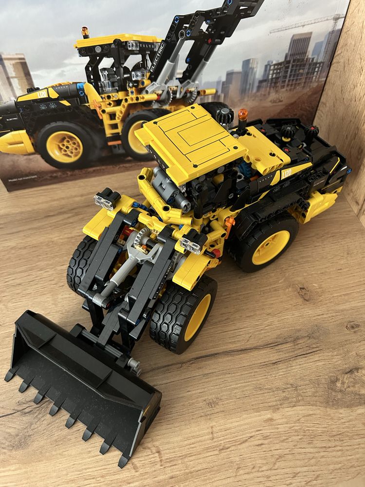 Lego Technic 42209 Ładowarka kołowa Volvo L120 Electric