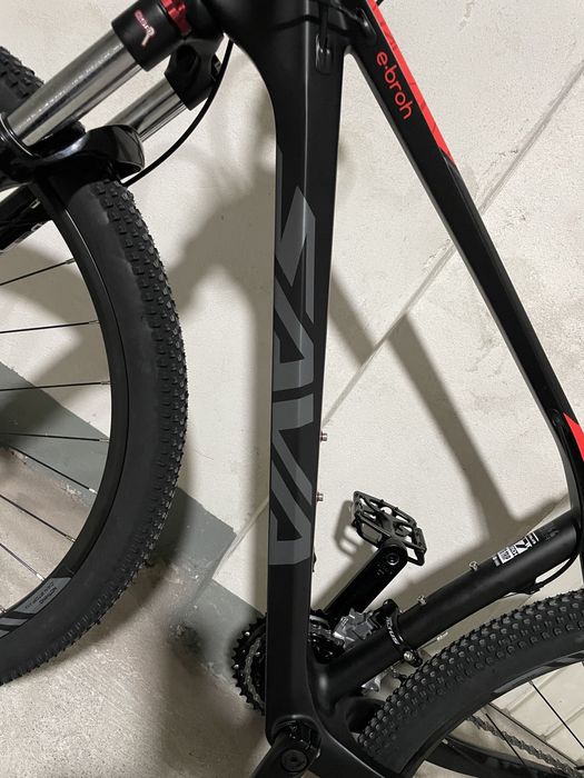 Bicicleta em carbono nova