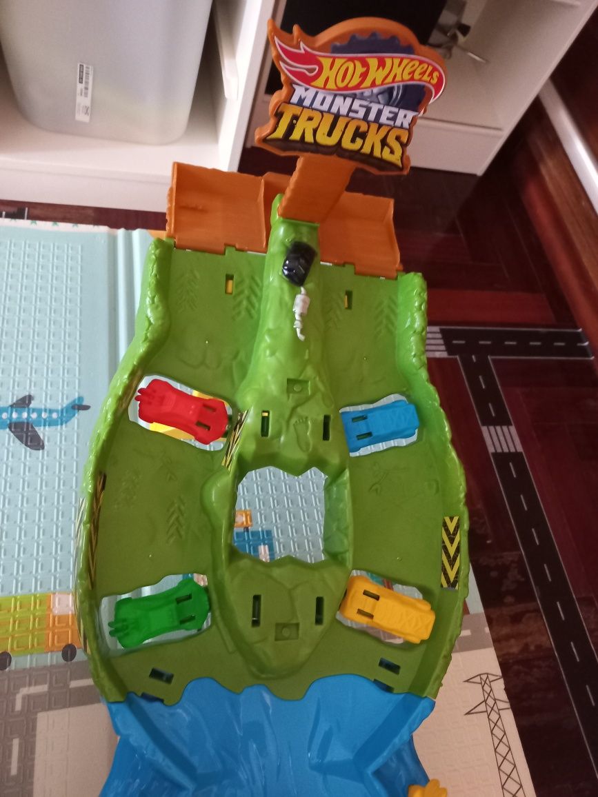 Hotwheels Monster Truck Track