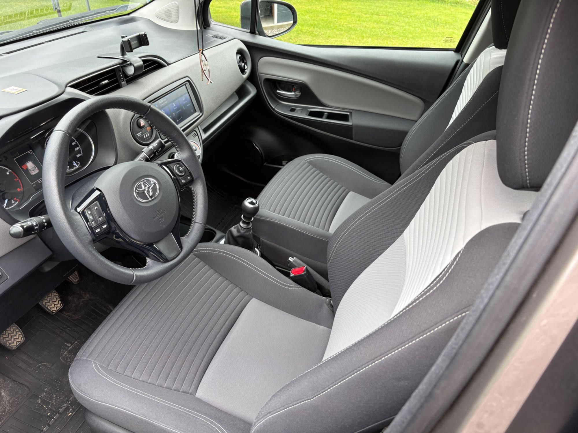 Toyota Yaris 5H/B 1,5_VVT-IE 6M/T PREMIUM [+CITY TAS500] 2020r