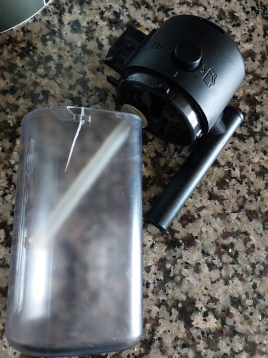 Máquina de café delonghi magnifica evo ECAM290.61.b usada