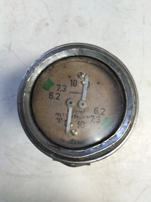 Stara część silnika spalinowego 20 zł sztuka