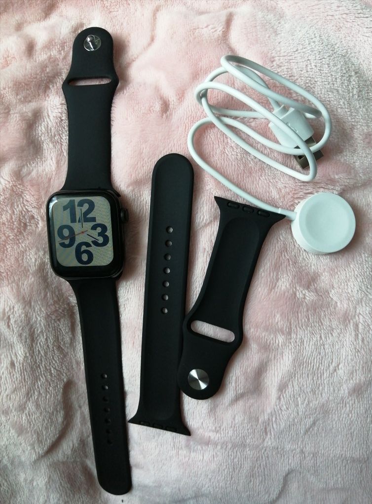 Sprzedam zegarek Apple Watch Series 7 45mm z GPS
Apple Watch Series 7