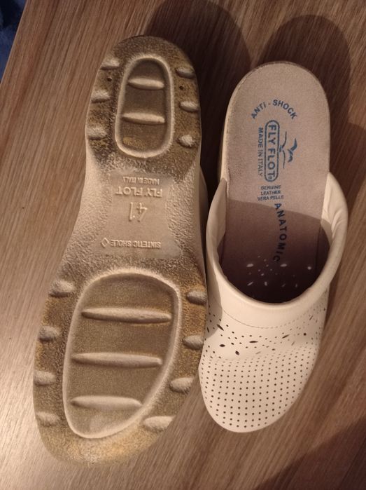 Закриті шльопанці