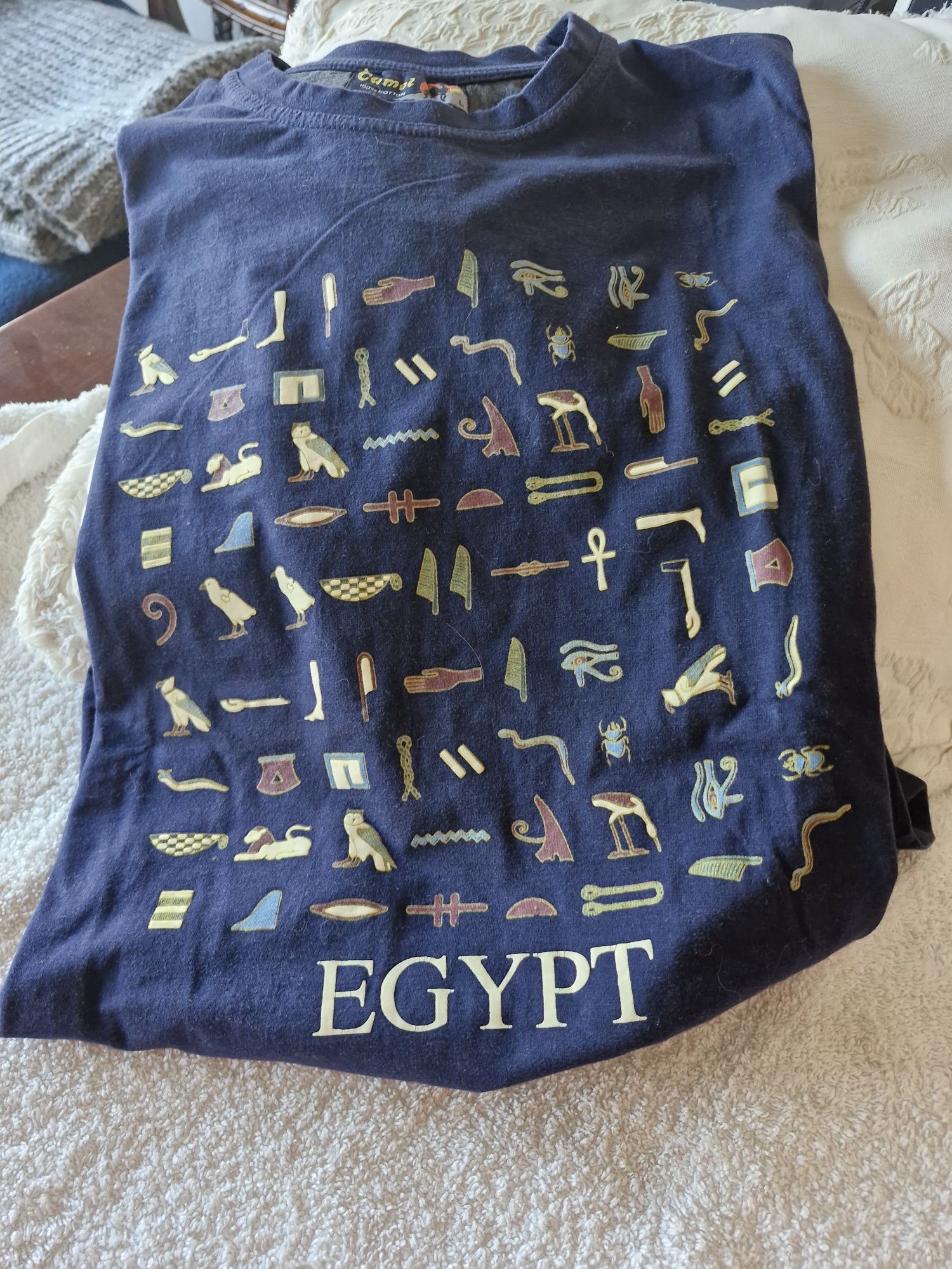 T-shirt azul marinho com motivos egípcios tamanho L