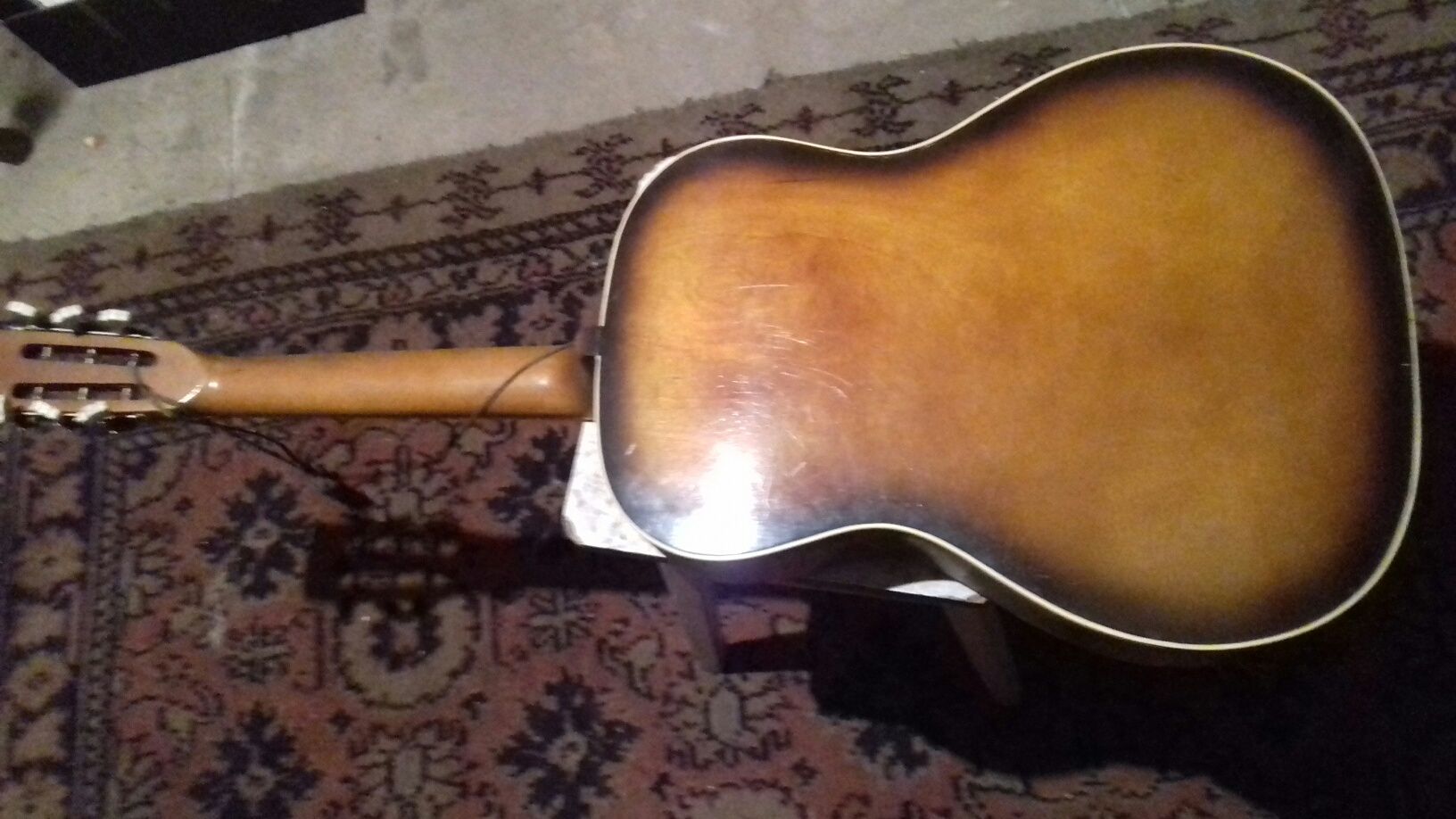 Gitara akustyczna lata 70