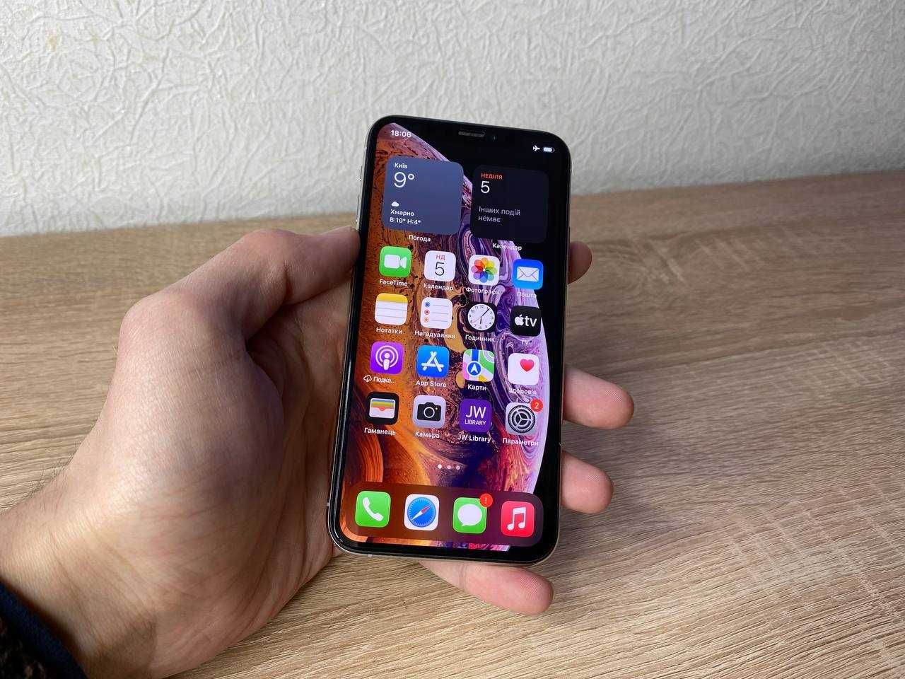Apple iPhone Xs  в гарному стані