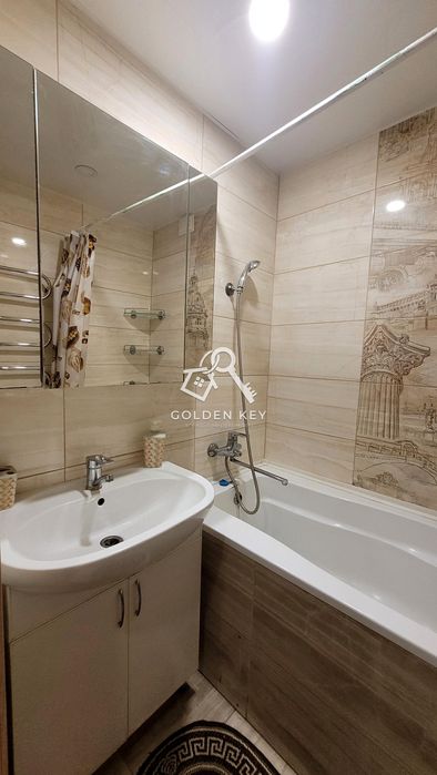 Продаж 4-кімнатної квартири на пл.Артема