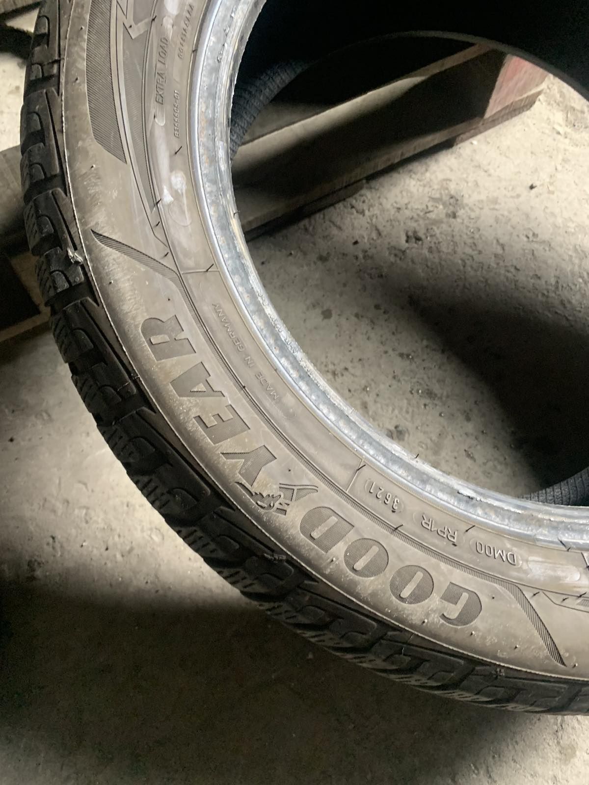 225.55.17 GoodYear 2шт зима БУ склад шины резина из Европы 55 R17