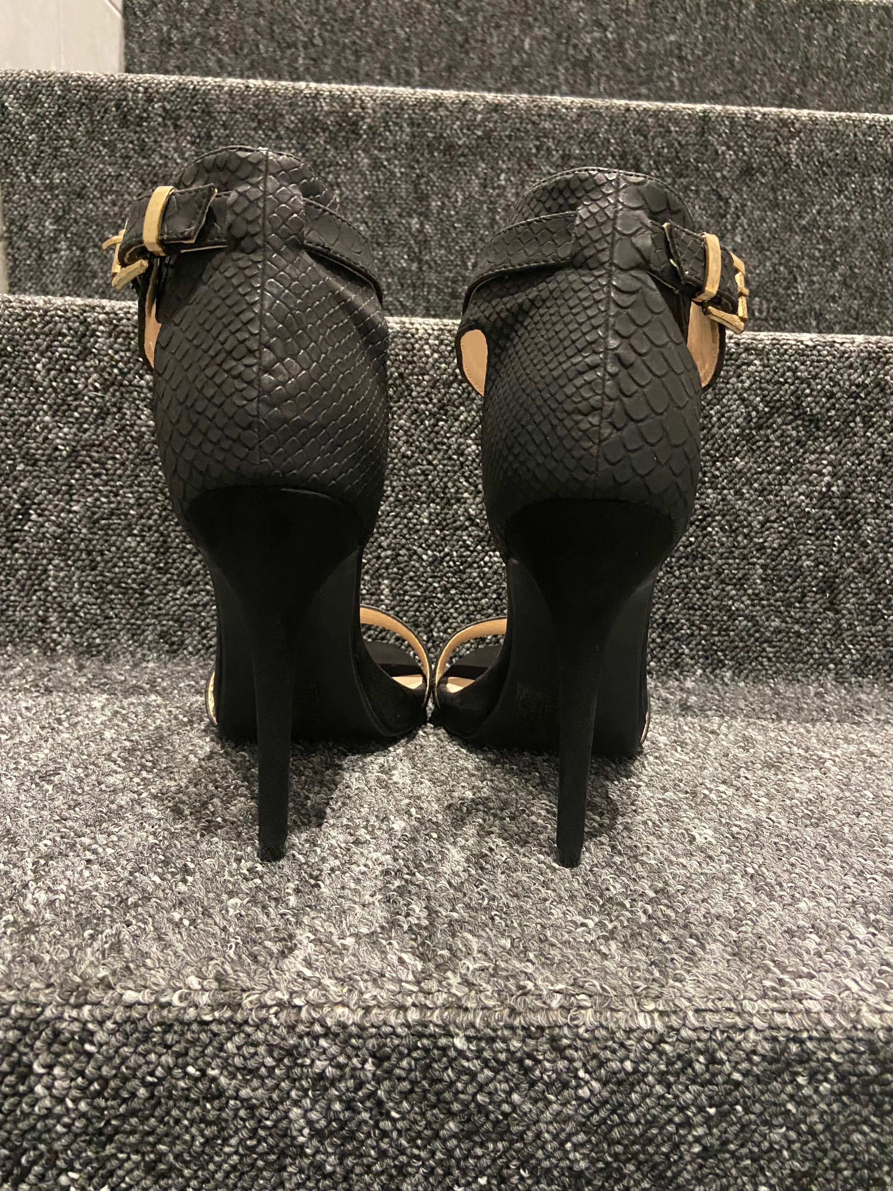 Szpilki czarne ,sandały