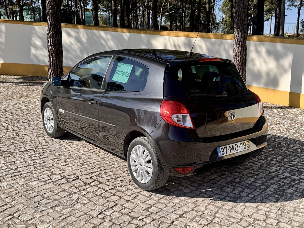 Renault Clio Bem estimado de Dezembro 2011