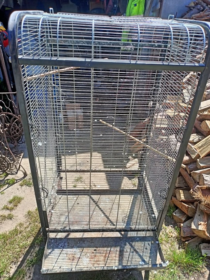 Klatka duża dla ptaków.