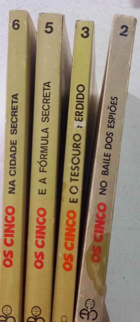 Vários livros de coleção os cinco