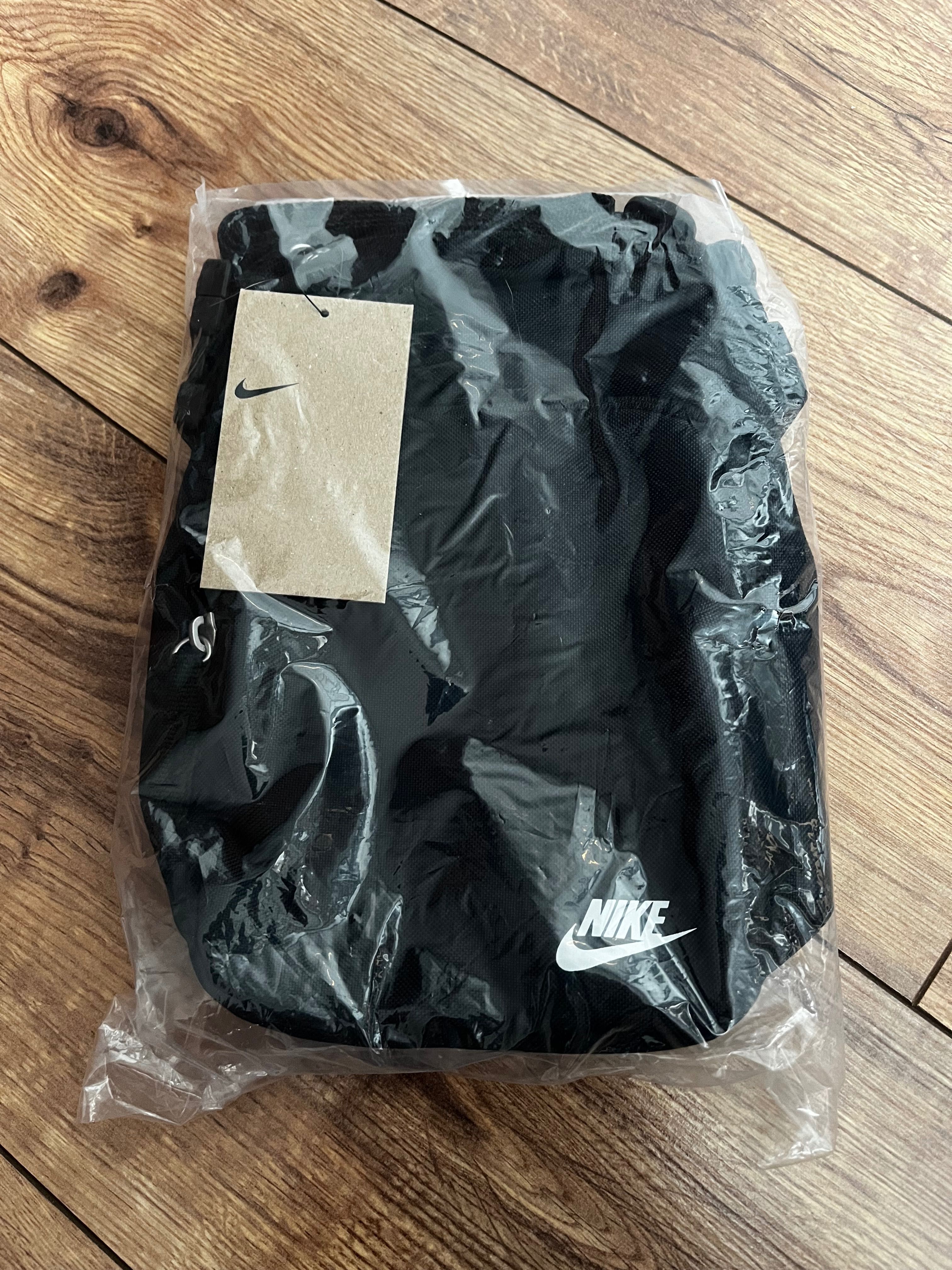 Saszetka na ramię Nike Heritage DB0456 - Czarny