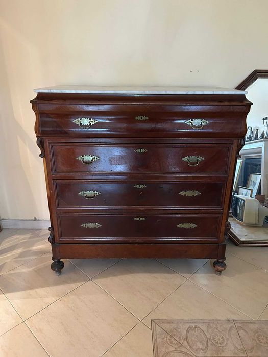 comoda classica com tampo em marmore