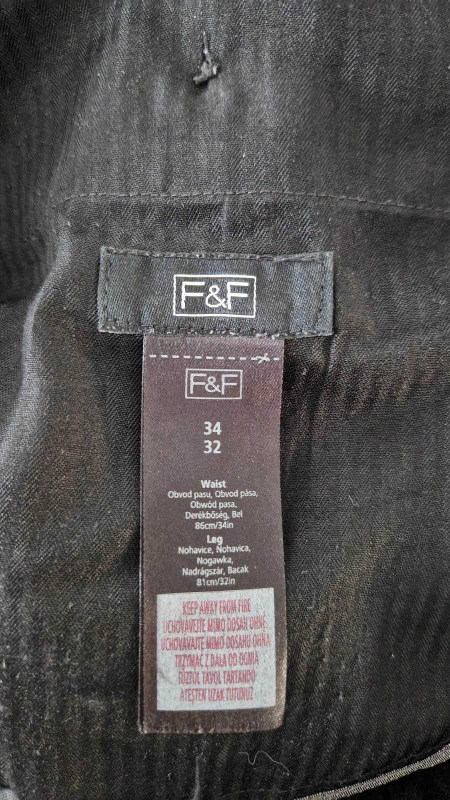 Ciemnoszare spodnie garniturowe w kant F&F, rozmiar 34/32