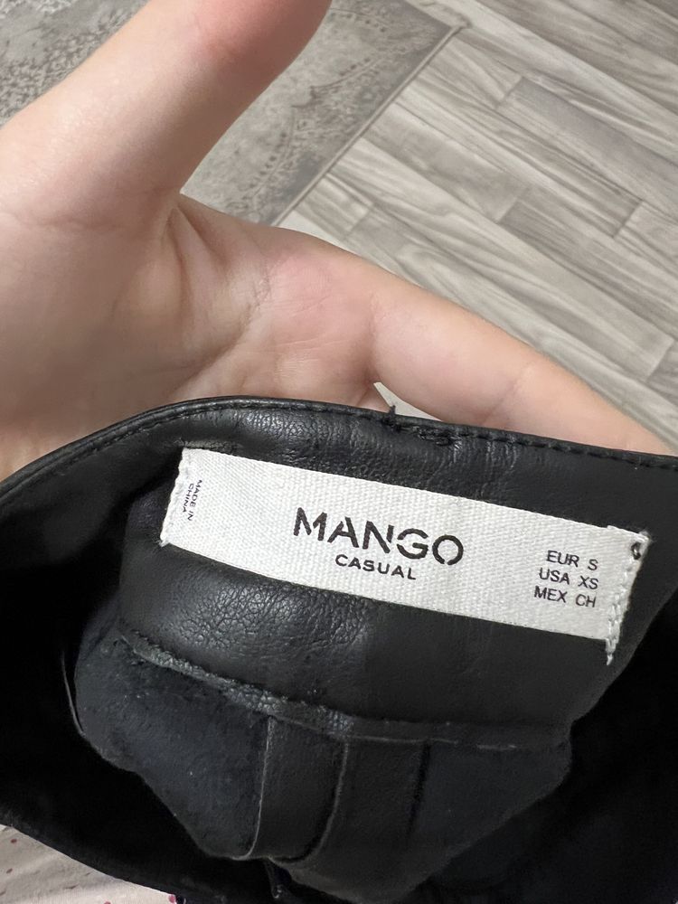Шкіряні шорти Mango, розмір s