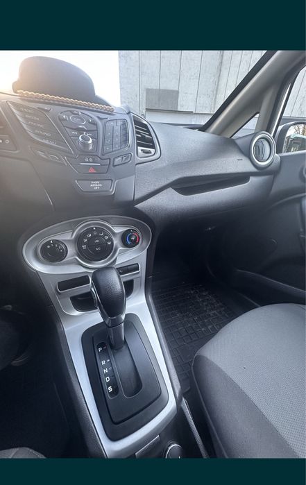 Продам авто Ford Fiesta SE 2016, сіре, хетчбек