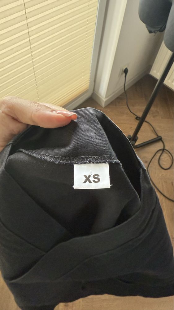Czarny fartuch damski wkladany fartuch medyczny duże kieszenie XS S