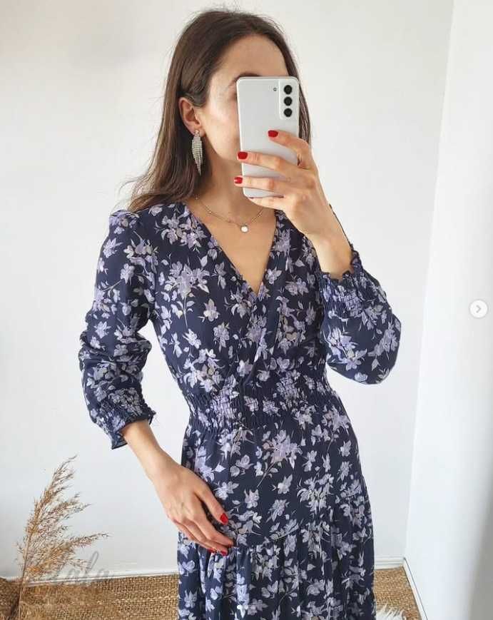 Granatowa sukienka w kwiaty S