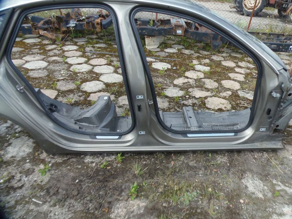 AUDI A4 B8 SEDAN PRÓG SŁUPEK ŚRODKOWY PRAWY LY1Q