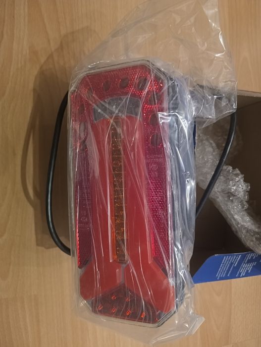 Lampy tylnie  Led 2 sztuki do ciągnika, przyczepy 12-24V IP 68