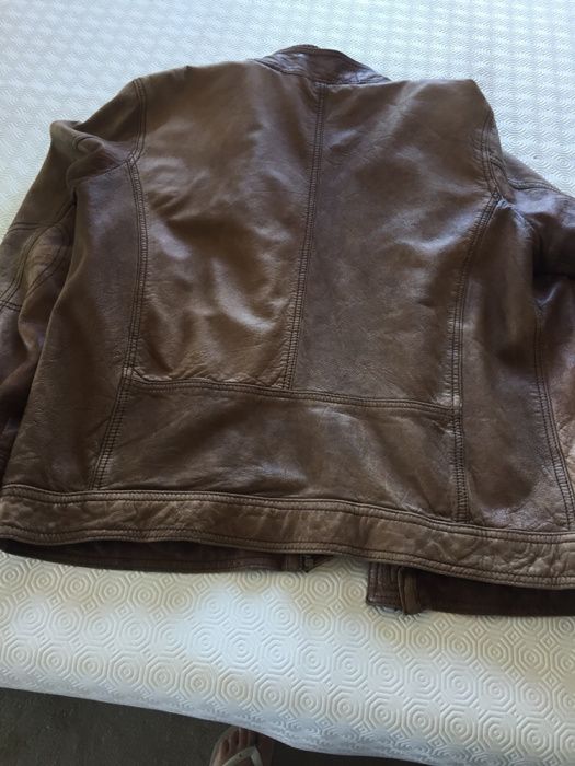 Casaco em pele de mulher da Massimo Dutti