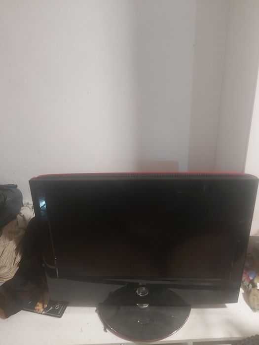 Estou a vender televisão 32 para pesas o para quem quiser arranjar