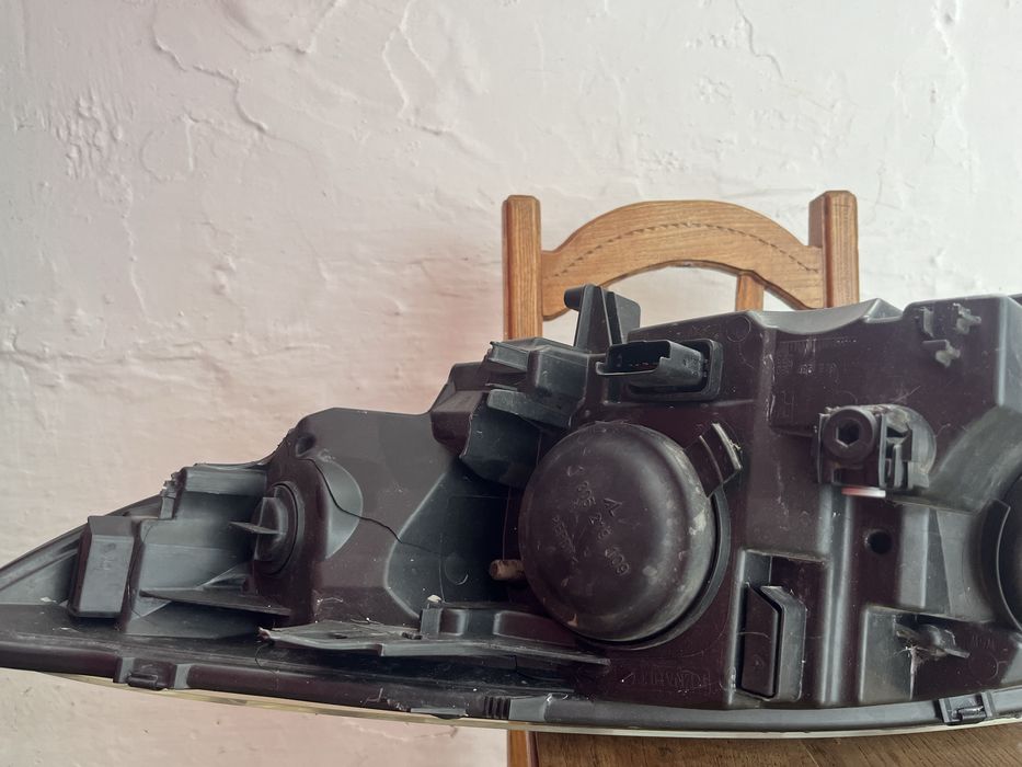 Права фара Рено Меган 3