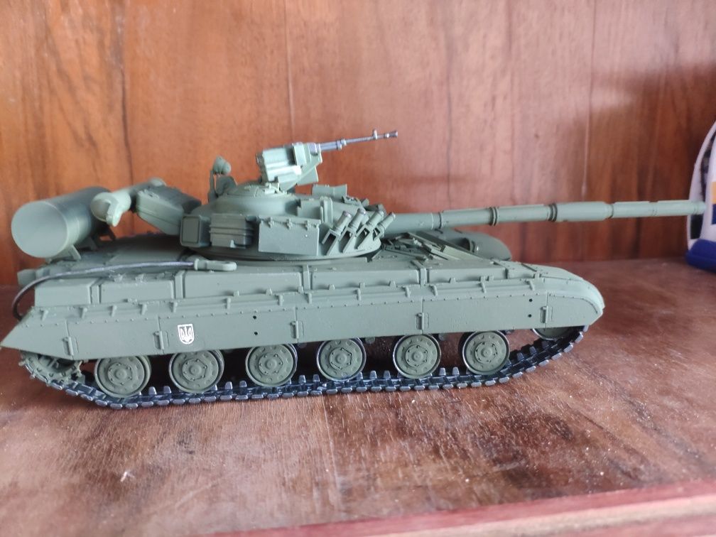 Продам модель танка Т64 Б