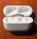 Etui ladujace airpods Pro 1 stan idealny A2190