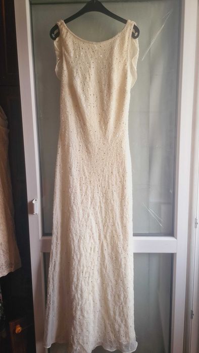 Жіночі плаття,Жіночі сукні