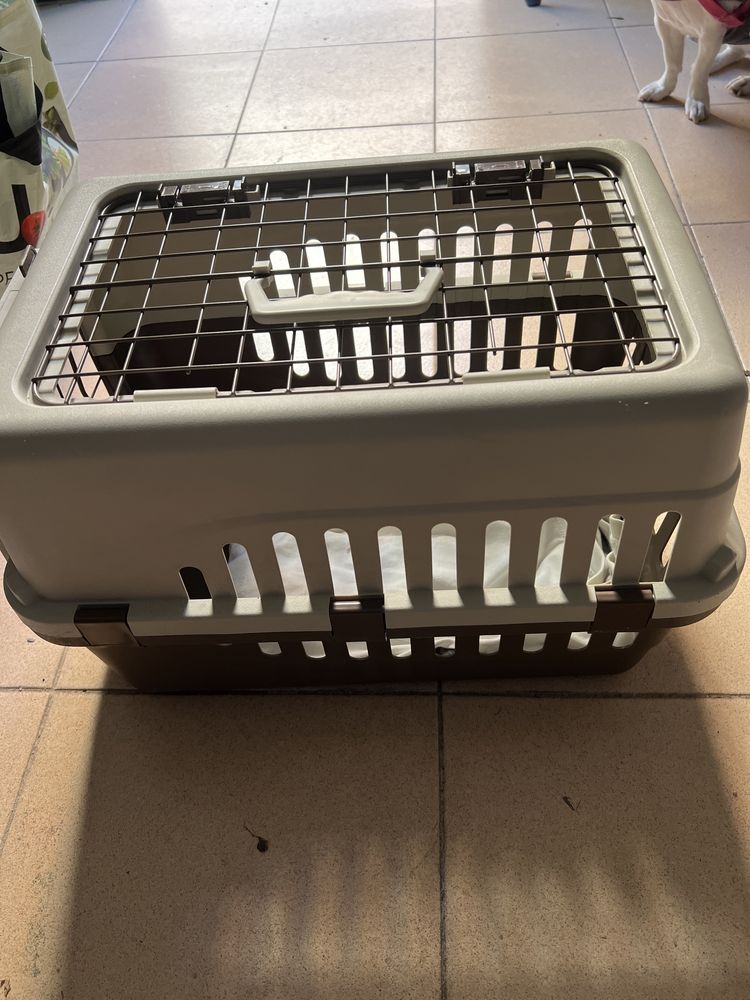 Vendo caixa para Tranporte de cão ou gato