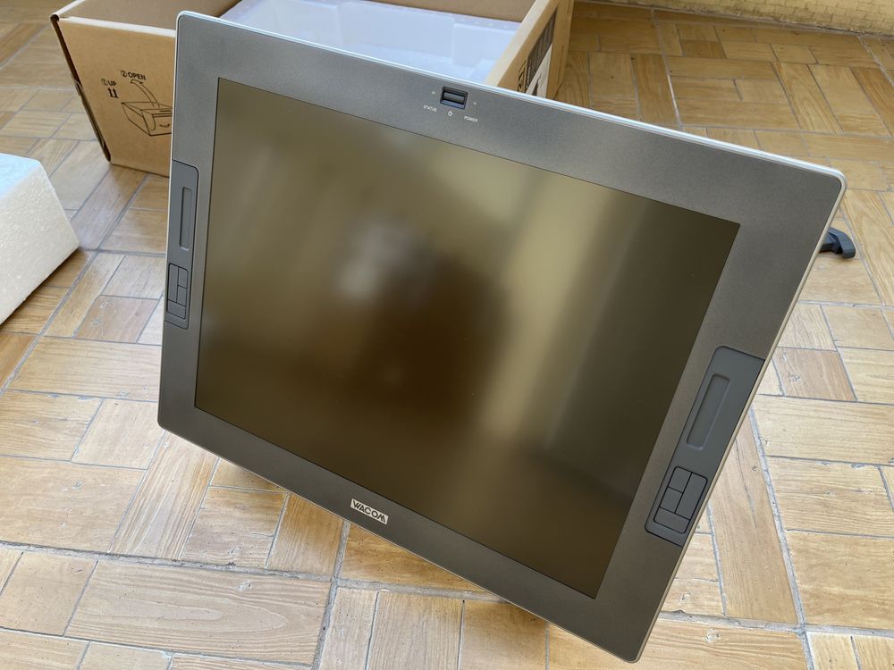 Графічний РК-планшет Wacom CintiQ 21UX