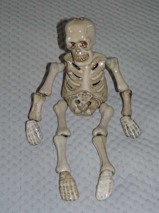 Ceramiczna figurka kościotrupa lampka na Halloween