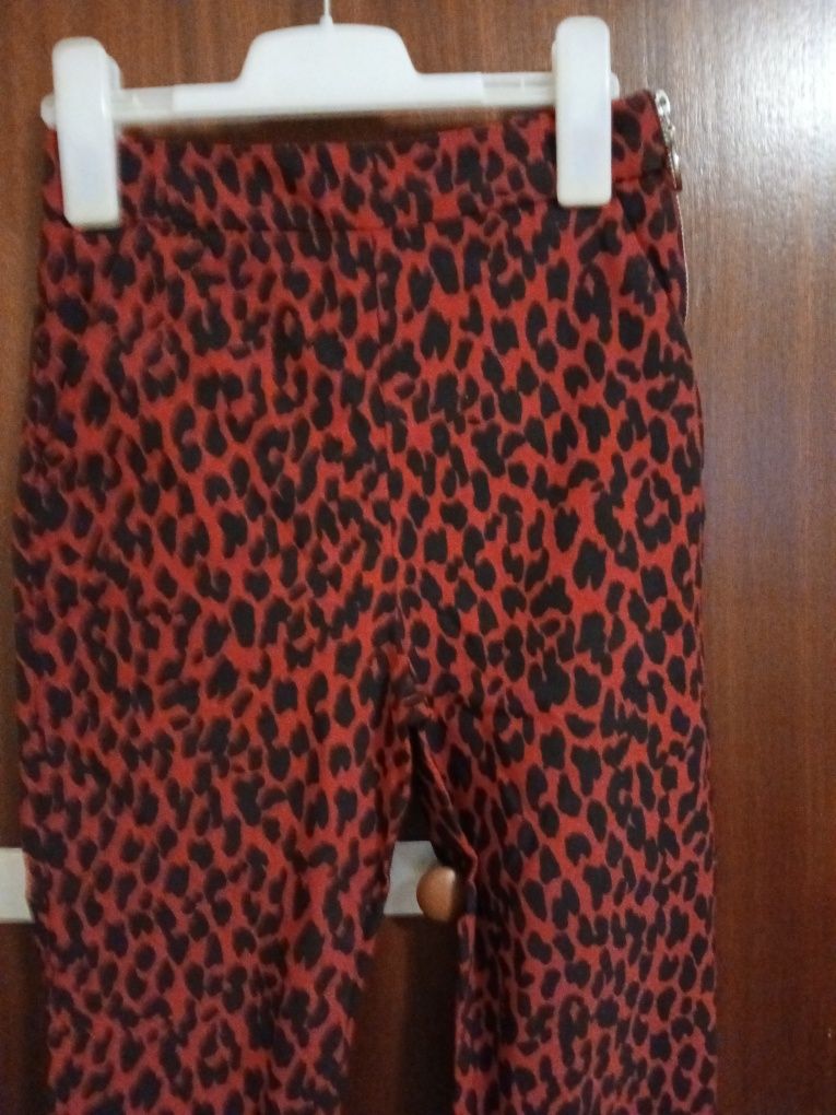 Calça vermelha e preta tam 34