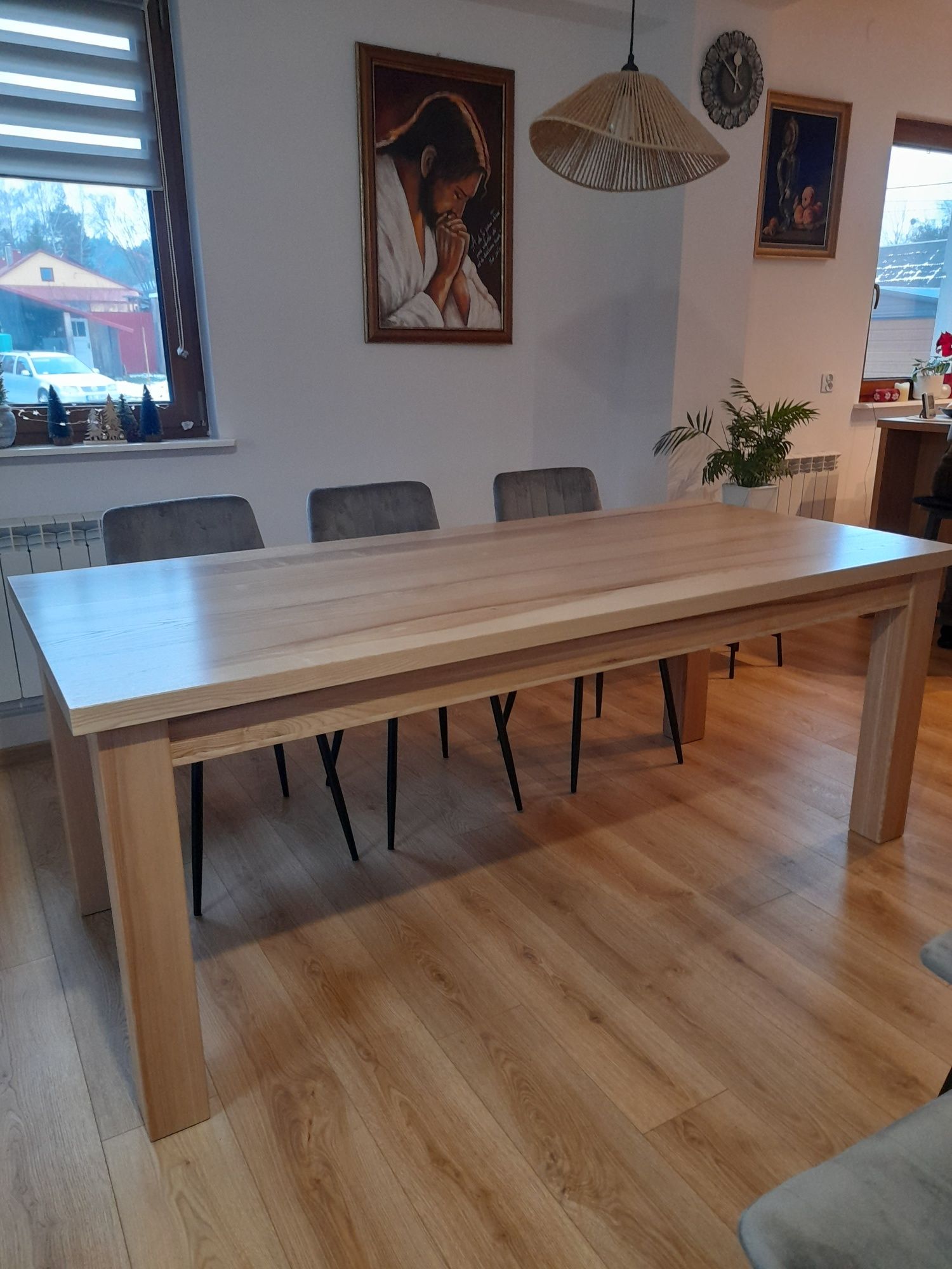 Nowy drewniany stół jesionowy