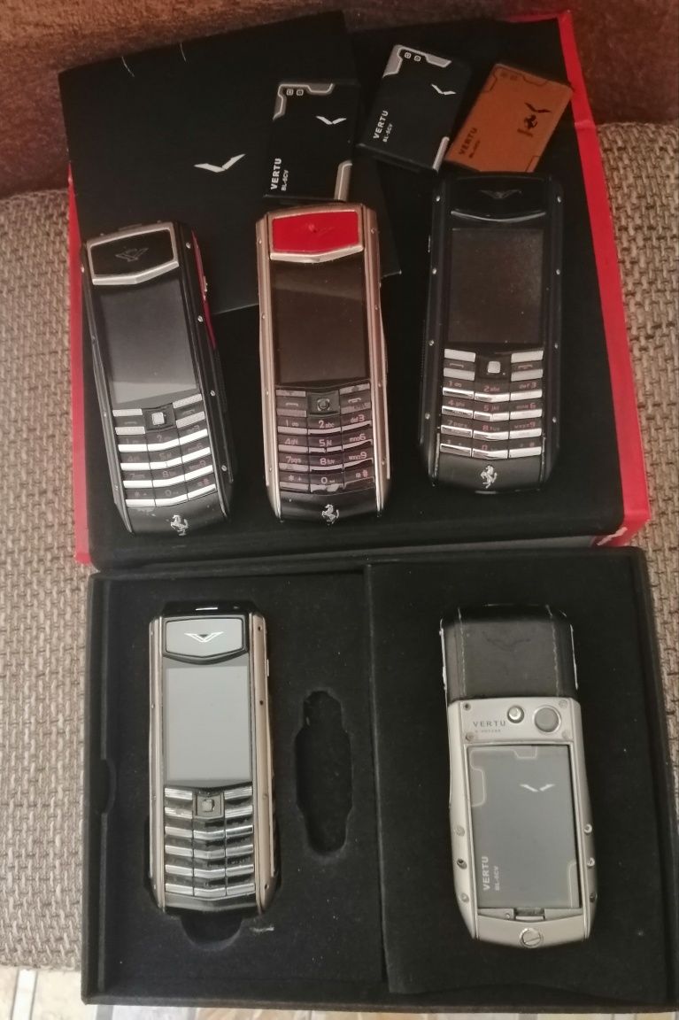 Телефон Vertu Ferrari CDMA