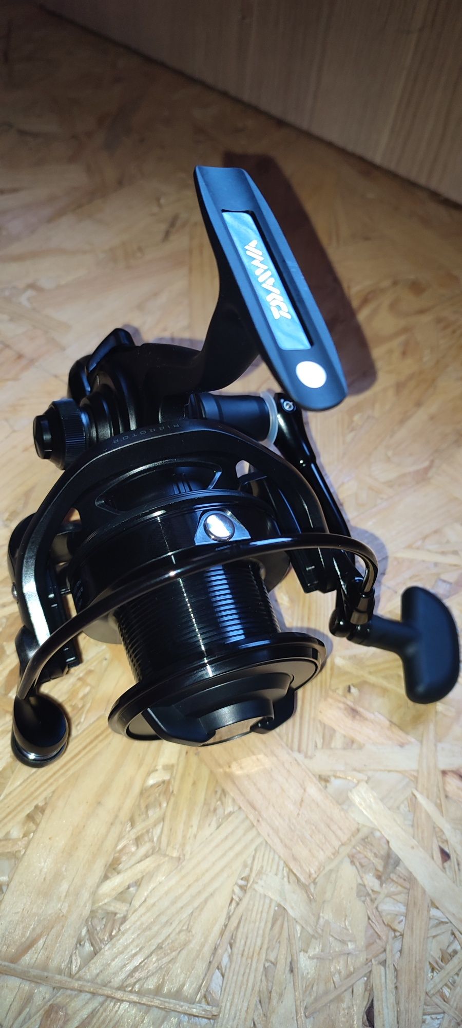 Kołowrotek Daiwa 18 Emblem EM 25 QD