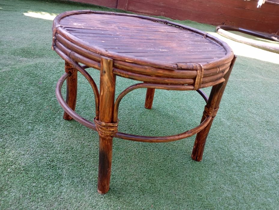 Mały bambusowy/rattanowy kwietnik, stołeczek