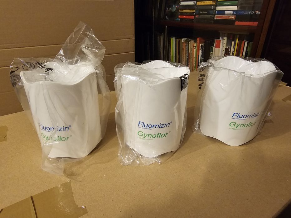 3 plastikowe kubki reklamowe - nowe