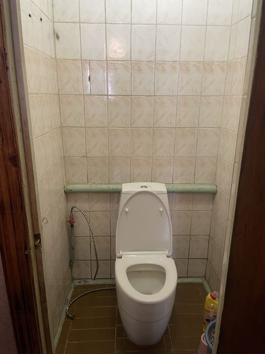 Продаж цегляного будинку, у центрі Хотова