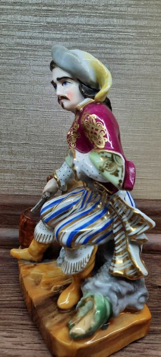 Статуэтка в стиле Jacob Petit Франция XIX в. Смотрите мои объявления!