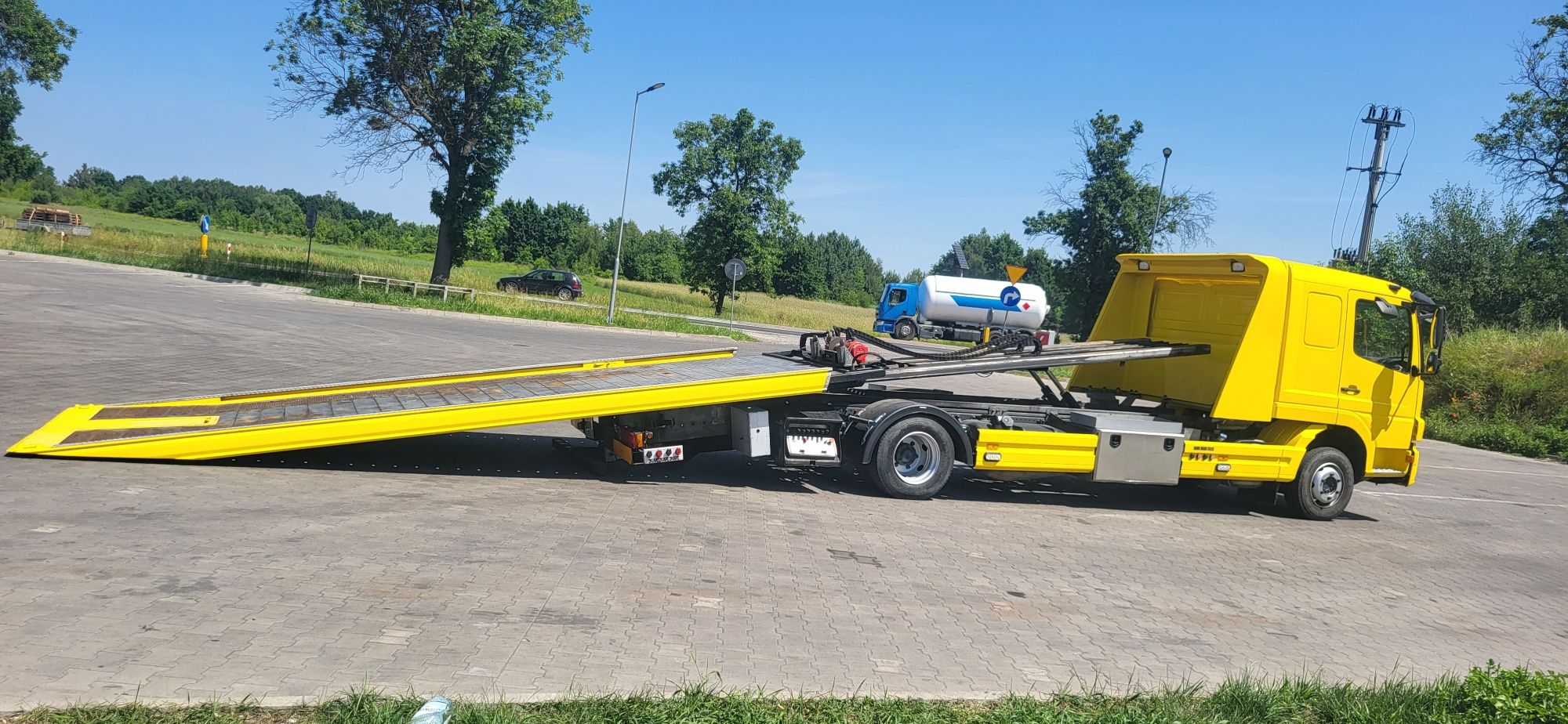 Mercedes Atego 1224 Pomoc Drogowa  6 osób Autolaweta 2013r