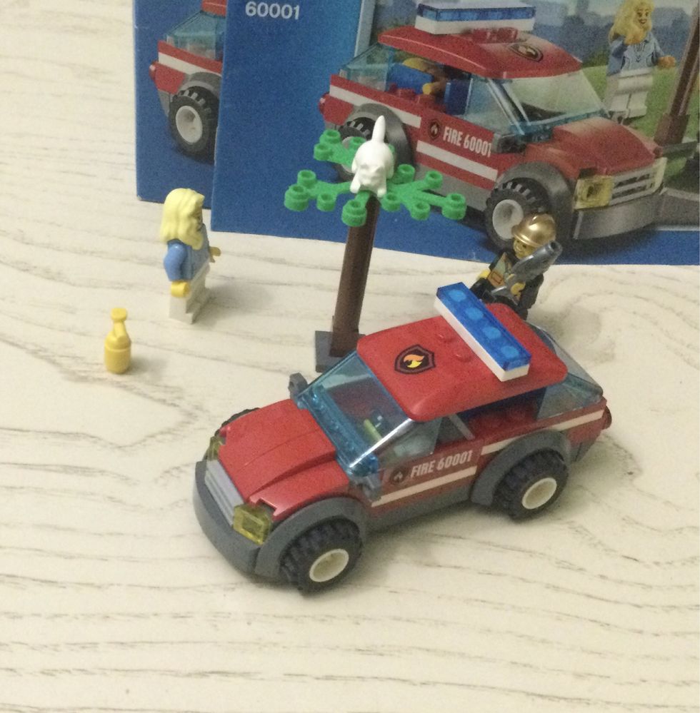Lego city 60001 - автомобиль спасателя, спасательная служба лего сити