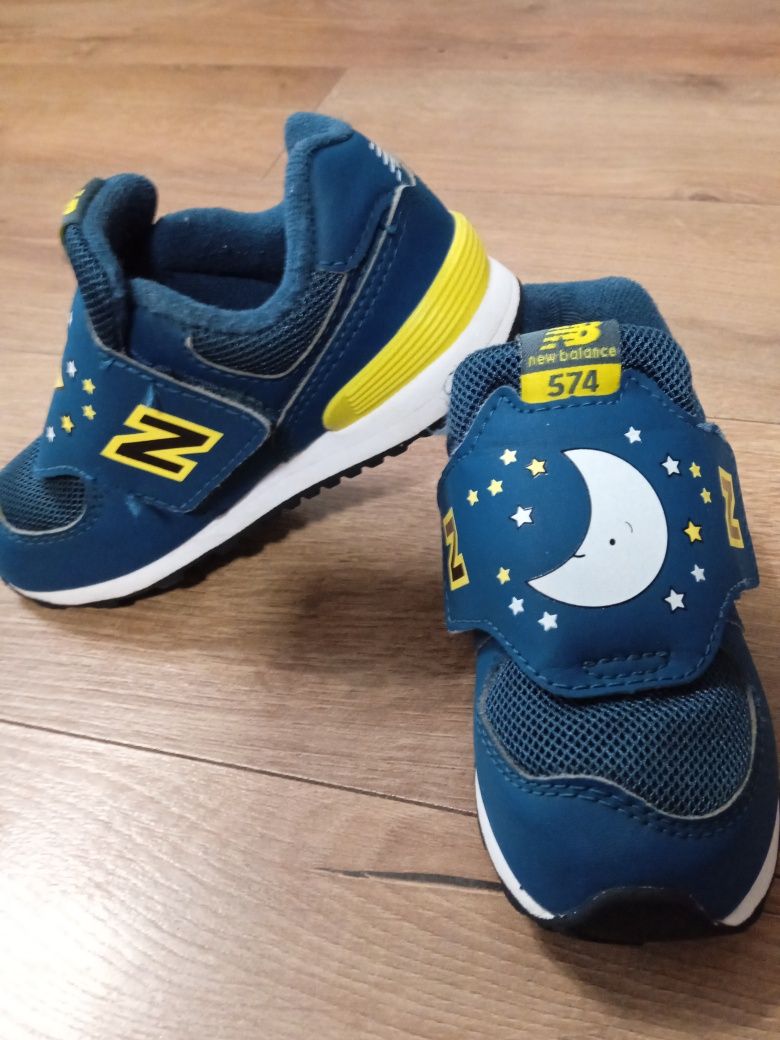 Продам детские кроссовки "NEW BALANCE"