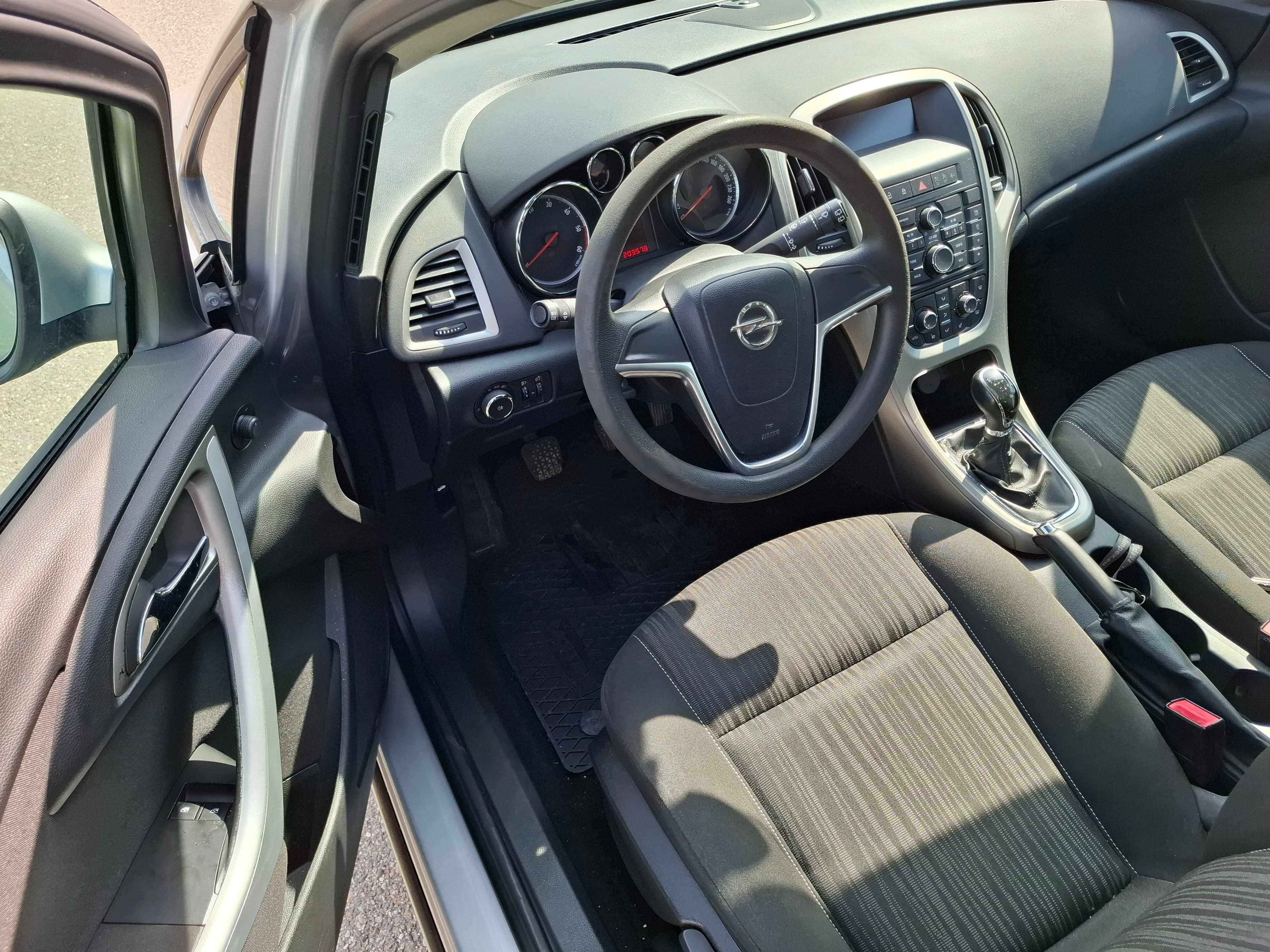 Opel Astra J 1.7 CDTI 110KM 2012r Klima 6 Bieg