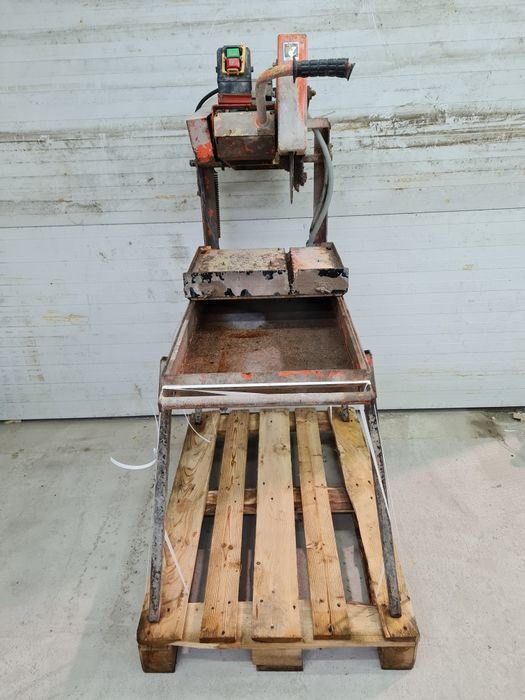 Pila do cięcia cegły na mokro kostki brukowej Cliper z wózkiem pila be