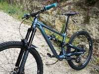 Bicicleta Enduro Specialized Status